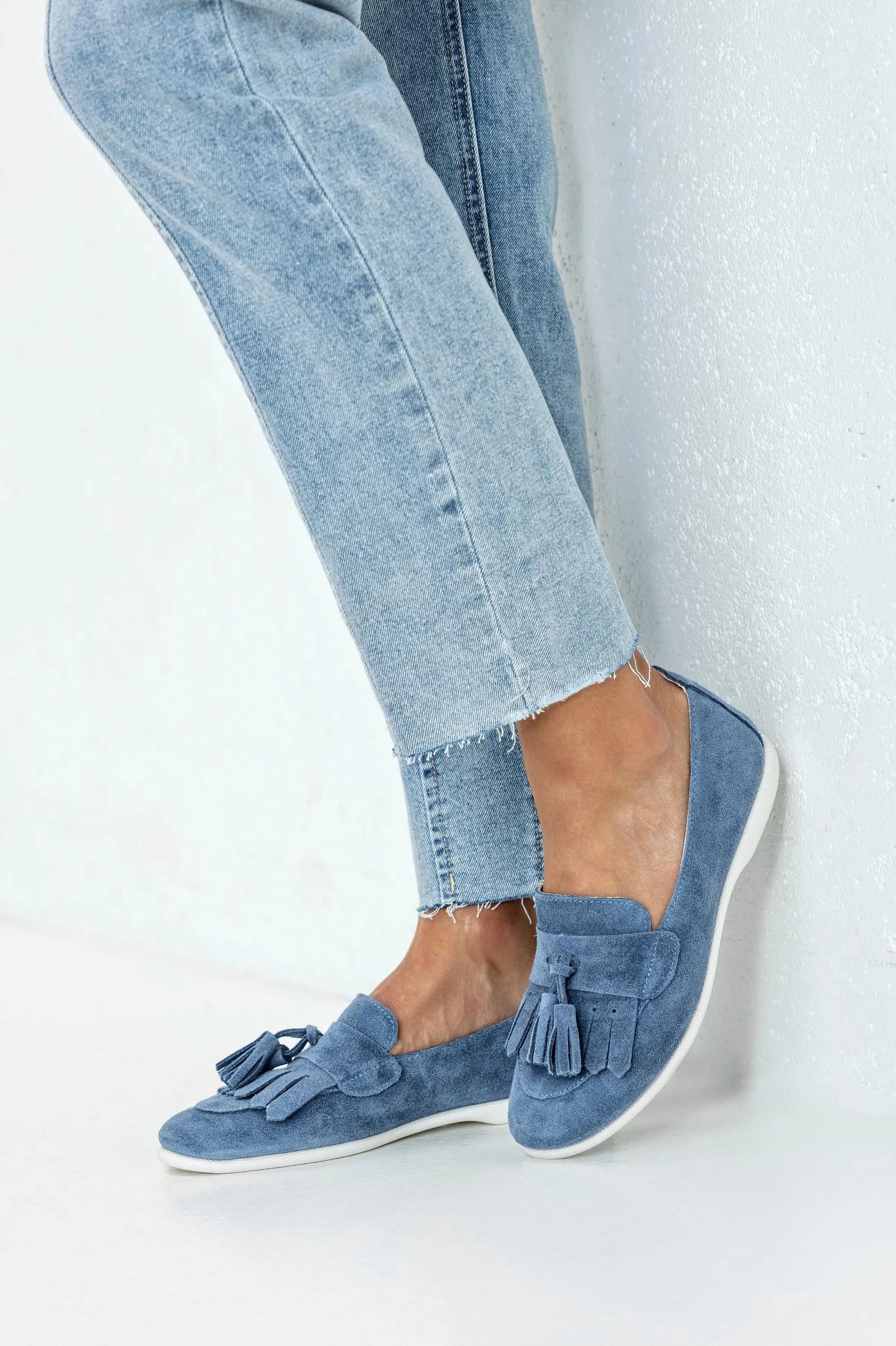 Leather suede loafers with tassels