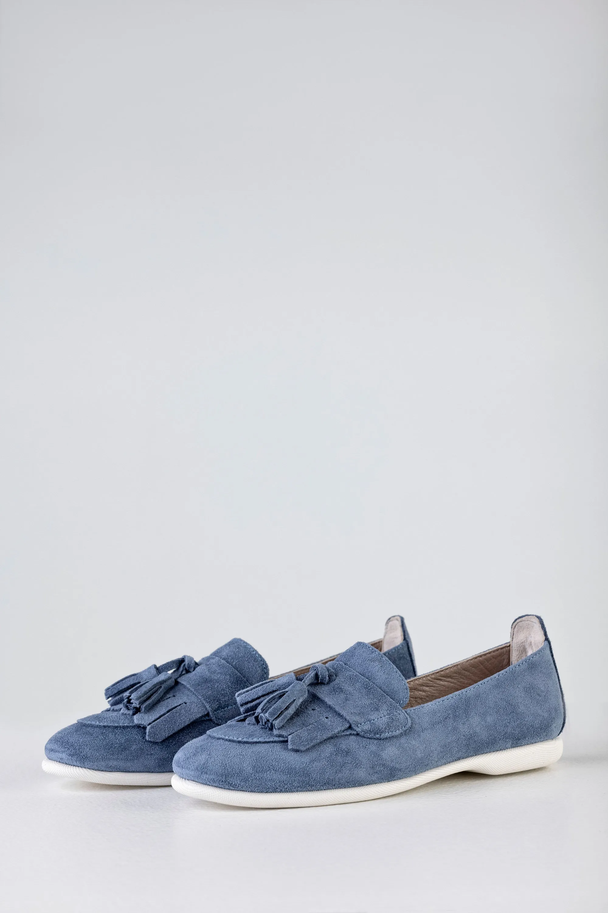 Leather suede loafers with tassels