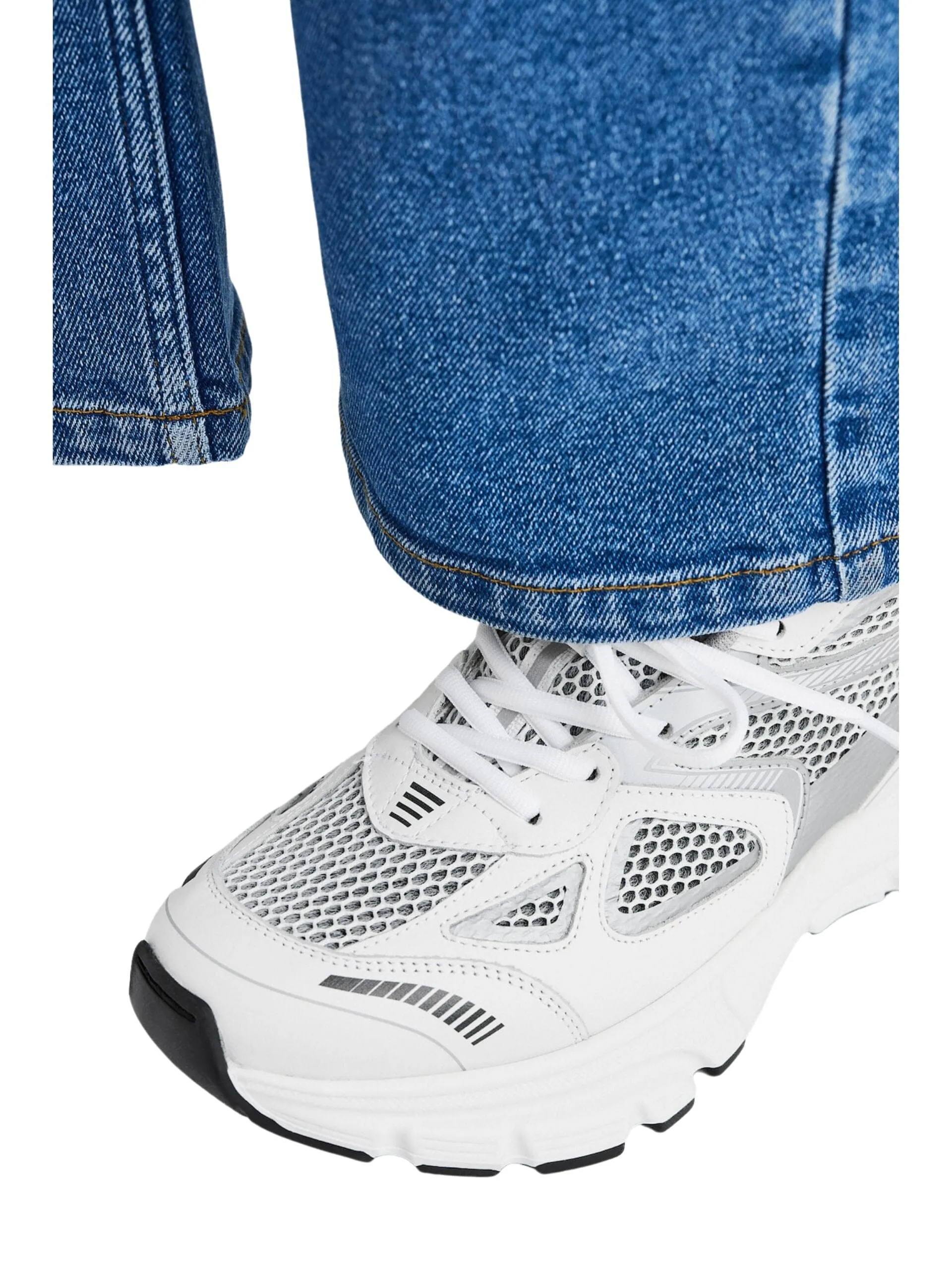 Marathon Runner / White & Silver