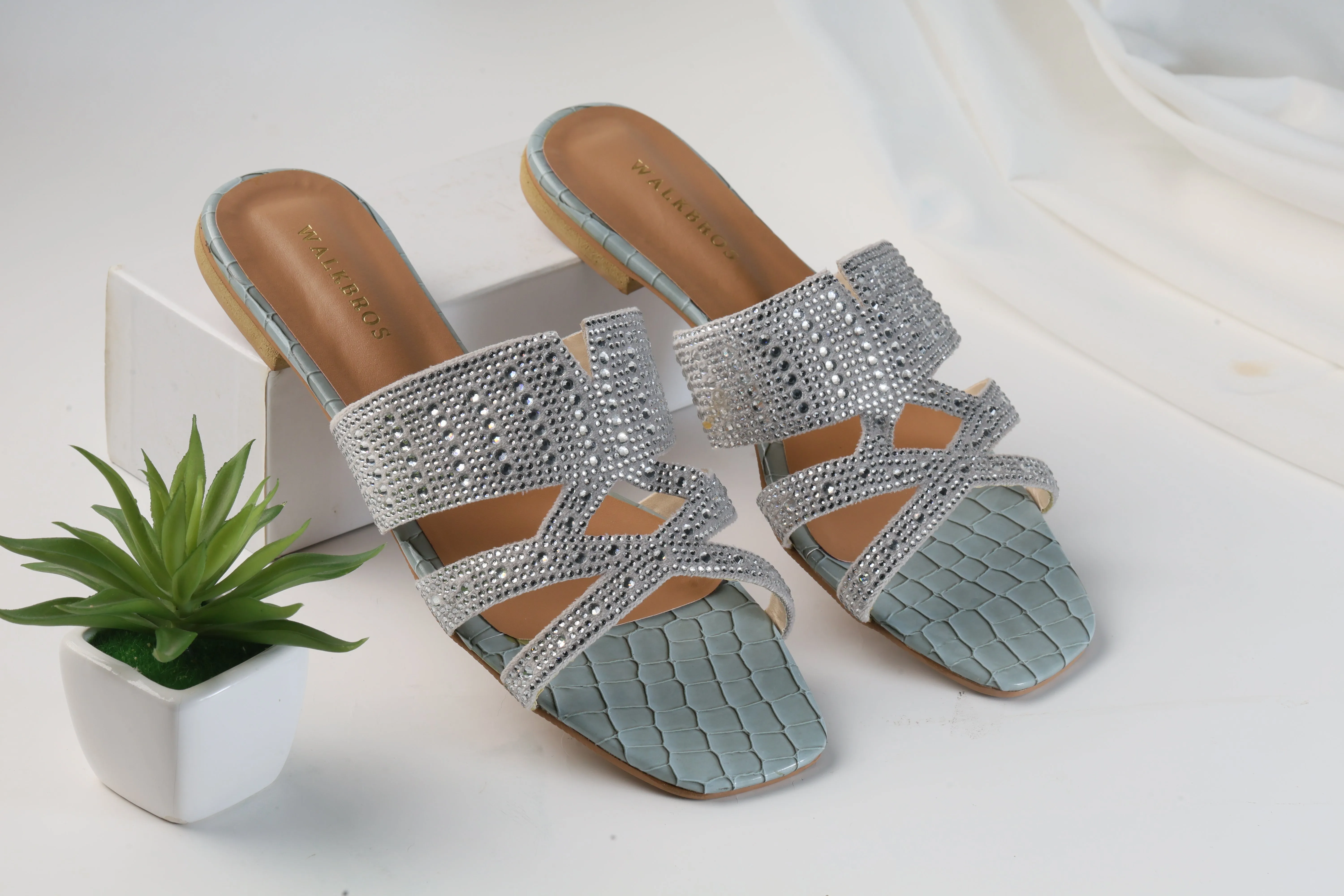 WALKBROS BEAUX FANCY SLIPPERS - SILVER LOUIS