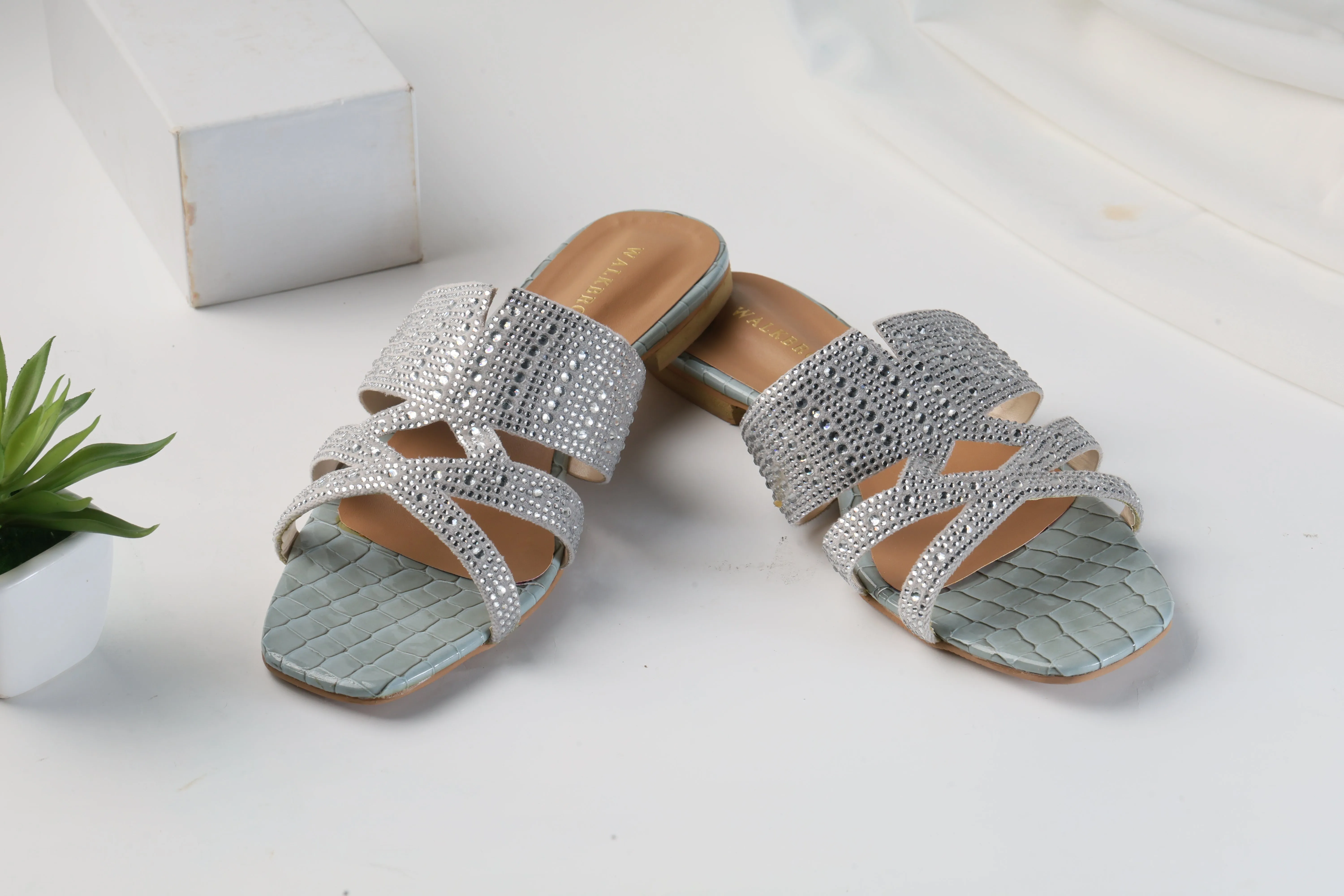 WALKBROS BEAUX FANCY SLIPPERS - SILVER LOUIS